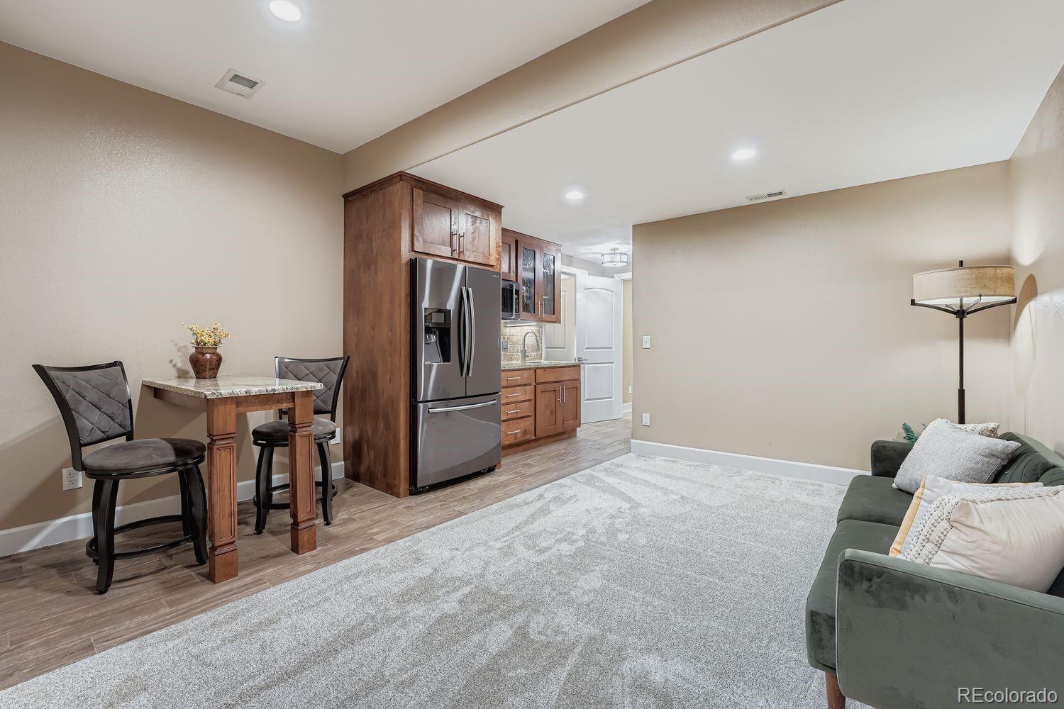 Littleton, Colorado, 80125, United States, 4 Bedrooms Bedrooms, ,5 BathroomsBathrooms,Residential,Active,2008311