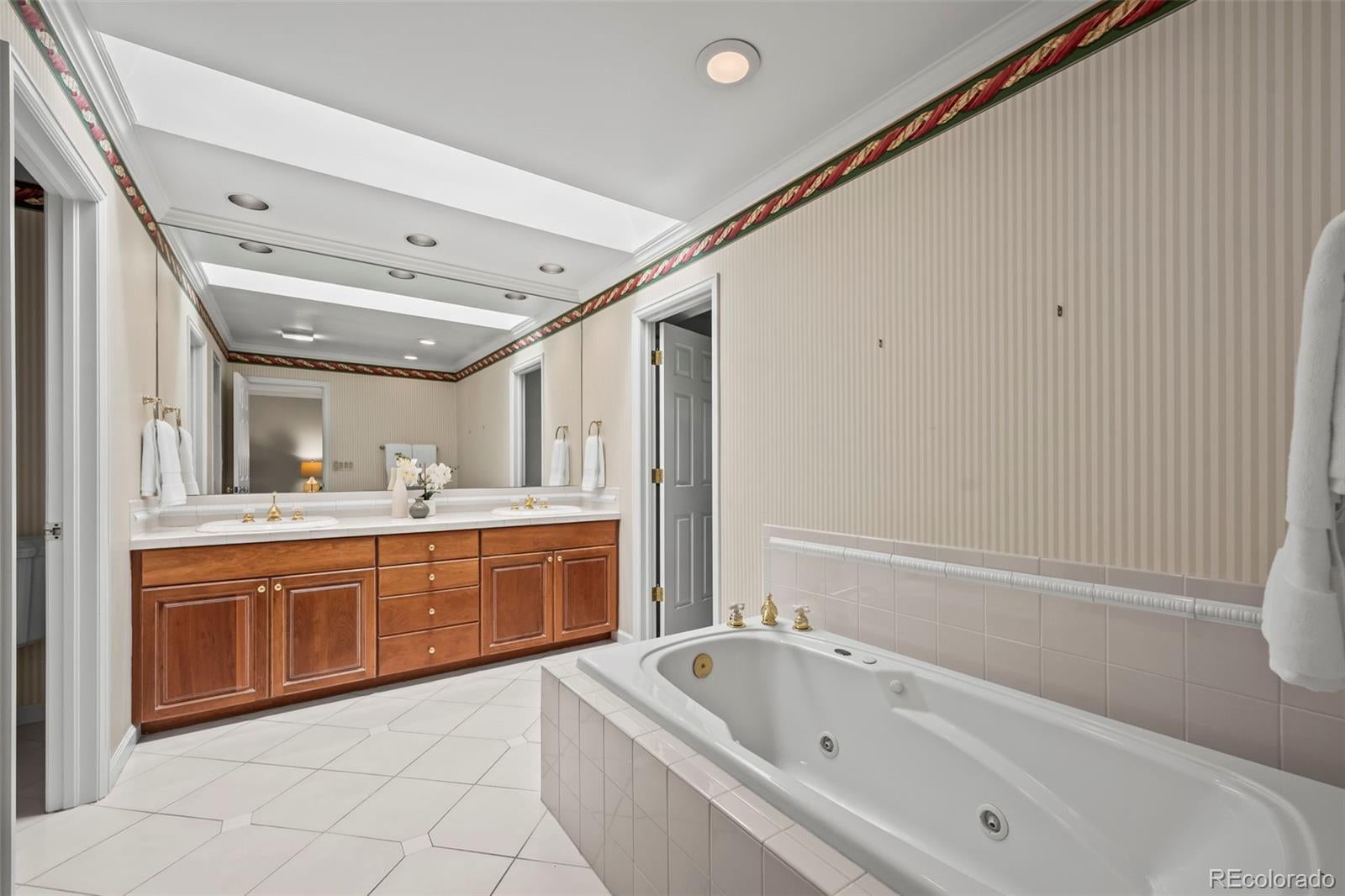 Boulder, Colorado, 80301, United States, 3 Bedrooms Bedrooms, ,4 BathroomsBathrooms,Residential,Active,1946522