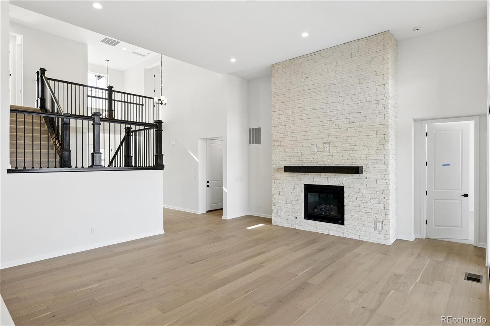 Littleton, Colorado, 80127, United States, 4 Bedrooms Bedrooms, ,4 BathroomsBathrooms,Residential,Active,2015804