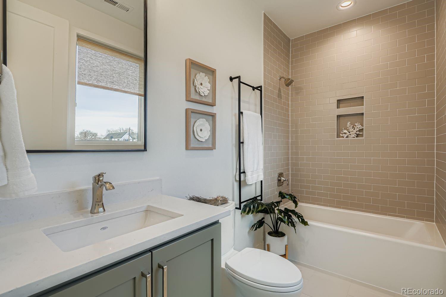 Denver, Colorado, 80210, United States, 5 Bedrooms Bedrooms, ,6 BathroomsBathrooms,Residential,Active,2010187