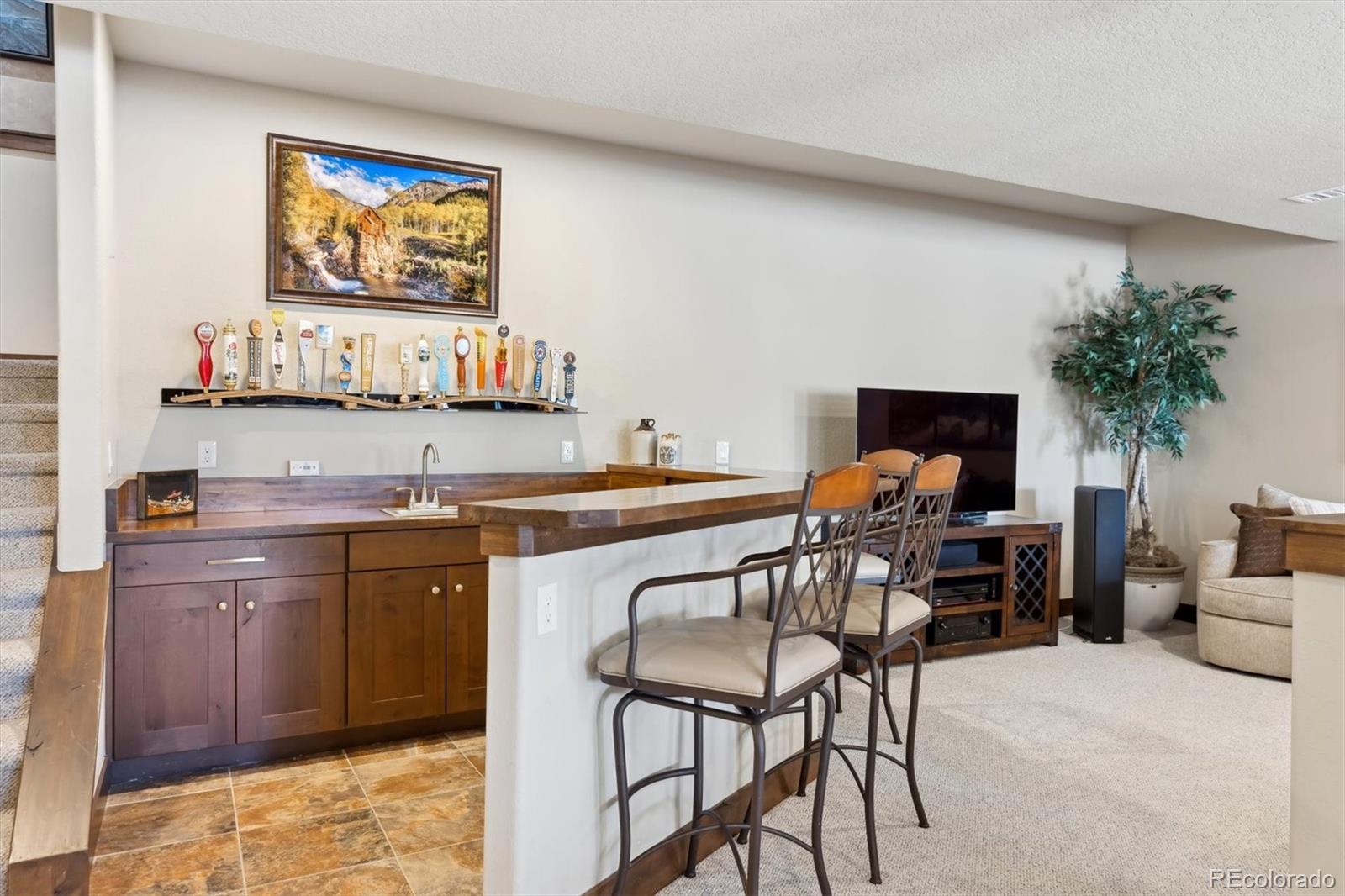 Larkspur, Colorado, 80118, United States, 4 Bedrooms Bedrooms, ,5 BathroomsBathrooms,Residential,Active,1889490