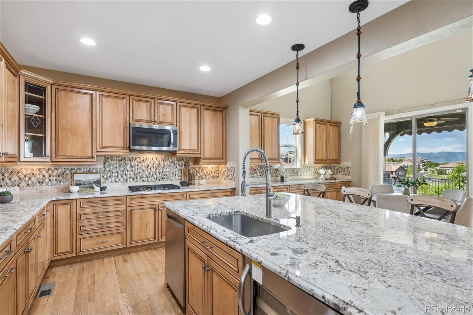 Spectacular, unobstructed panoramic mountain views from all three leve – image 10