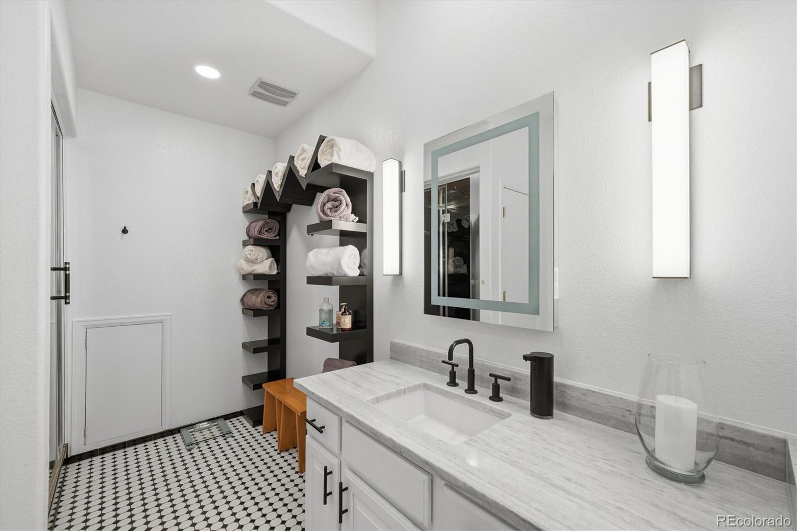 Littleton, Colorado, 80123, United States, 5 Bedrooms Bedrooms, ,6 BathroomsBathrooms,Residential,Active,2012465