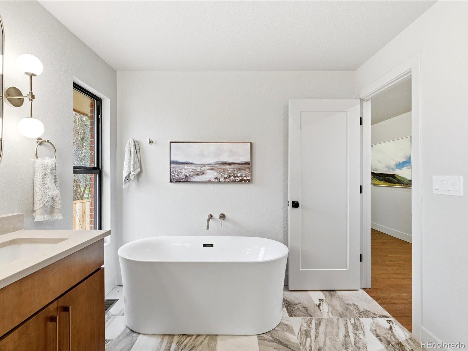 Englewood, Colorado, 80113, United States, 4 Bedrooms Bedrooms, ,5 BathroomsBathrooms,Residential,Active,2006786