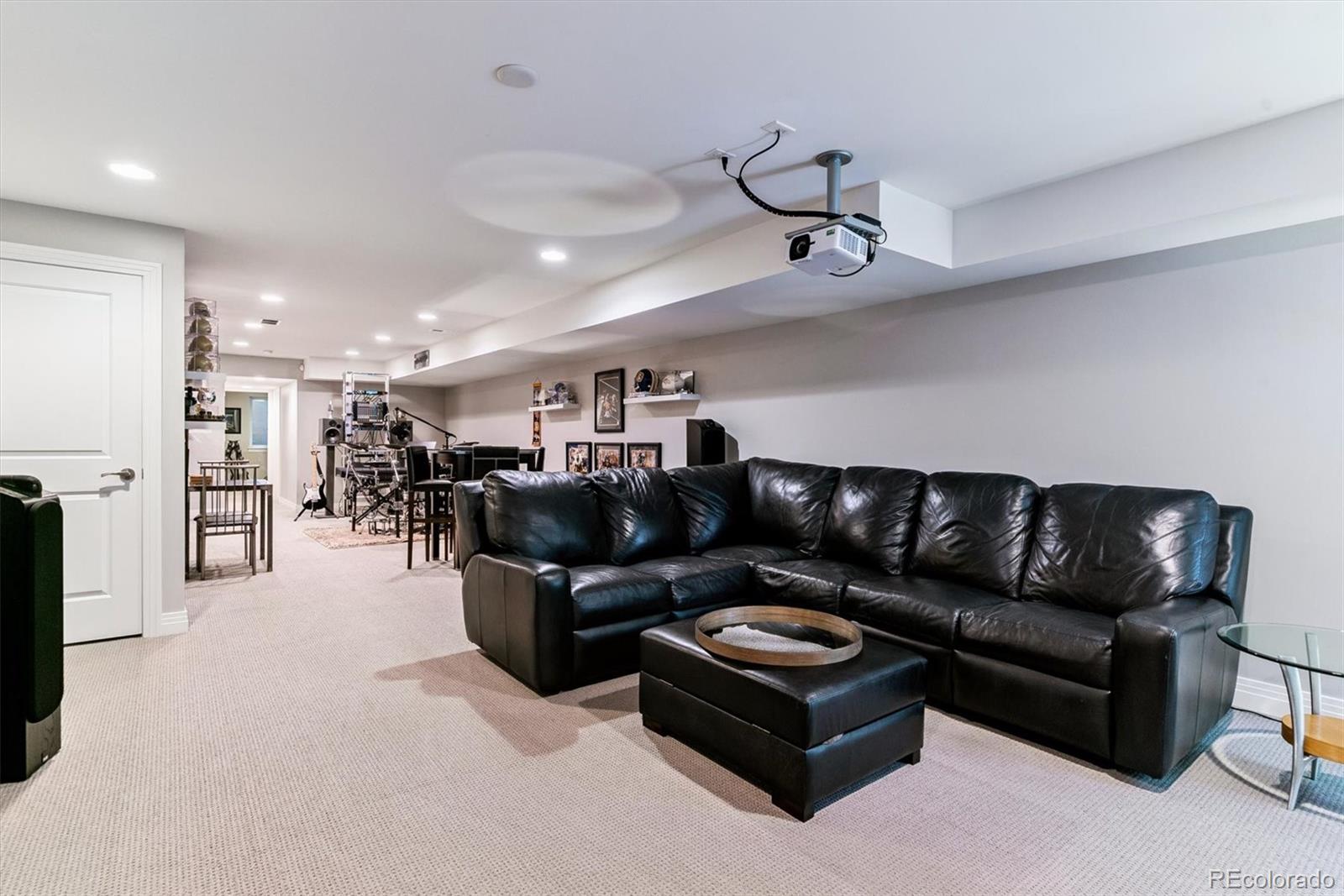 Denver, Colorado, 80205, United States, 4 Bedrooms Bedrooms, ,4 BathroomsBathrooms,Residential,Active,1905128