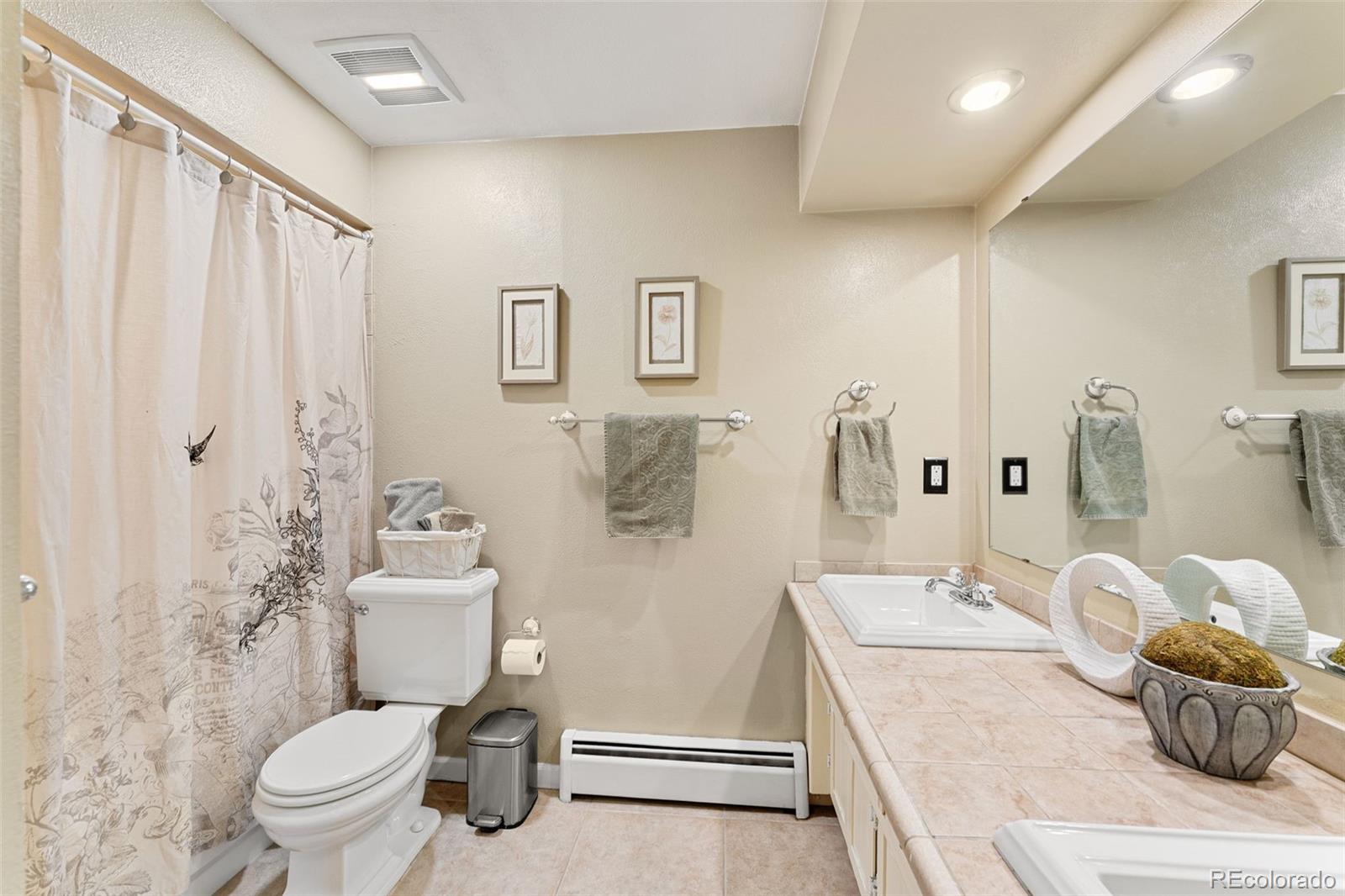 Littleton, Colorado, 80123, United States, 4 Bedrooms Bedrooms, ,3 BathroomsBathrooms,Residential,Active,2045011