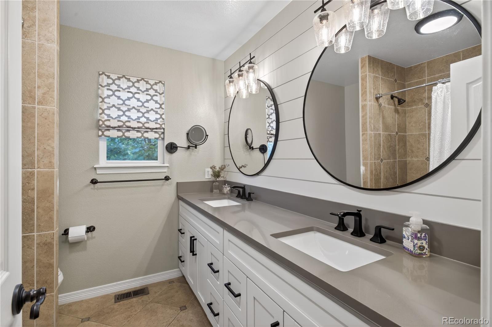 Highlands Ranch, Colorado, 80126, United States, 4 Bedrooms Bedrooms, ,4 BathroomsBathrooms,Residential,Contingent,2045675