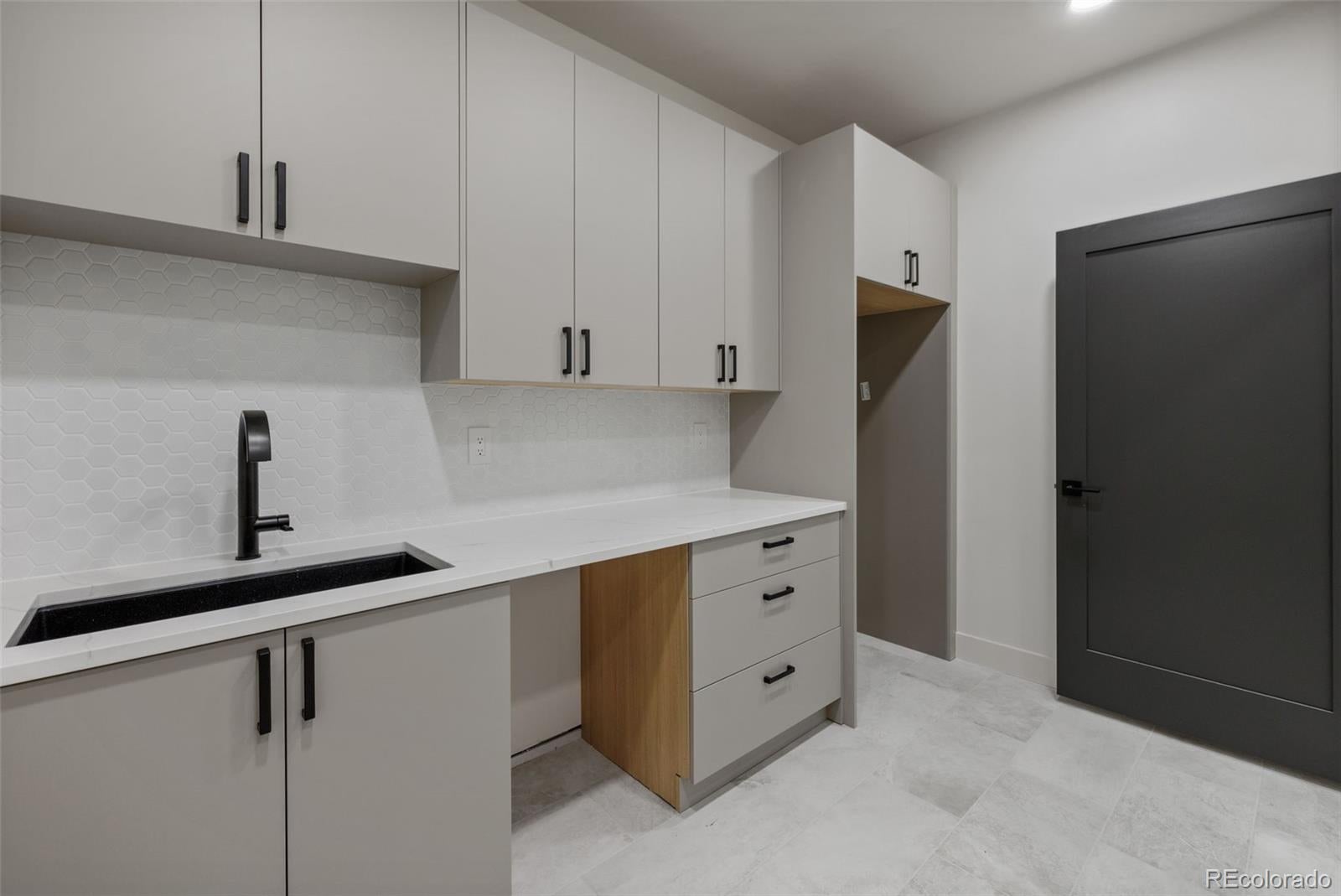 Colorado Springs, Colorado, 80908, United States, 4 Bedrooms Bedrooms, ,5 BathroomsBathrooms,Residential,Active,1999177