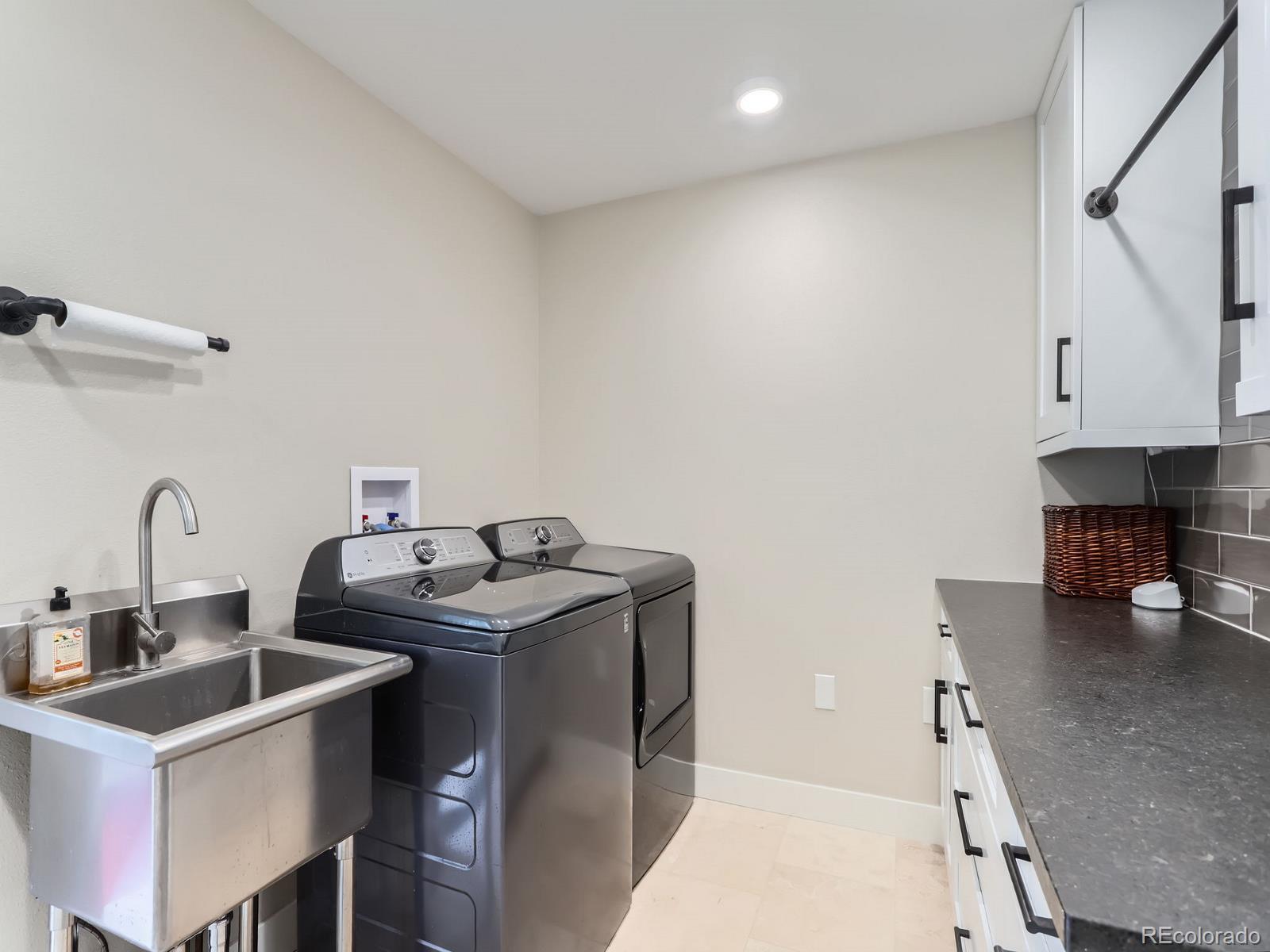 Evergreen, Colorado, 80439, United States, 3 Bedrooms Bedrooms, ,3 BathroomsBathrooms,Residential,Active,1843427