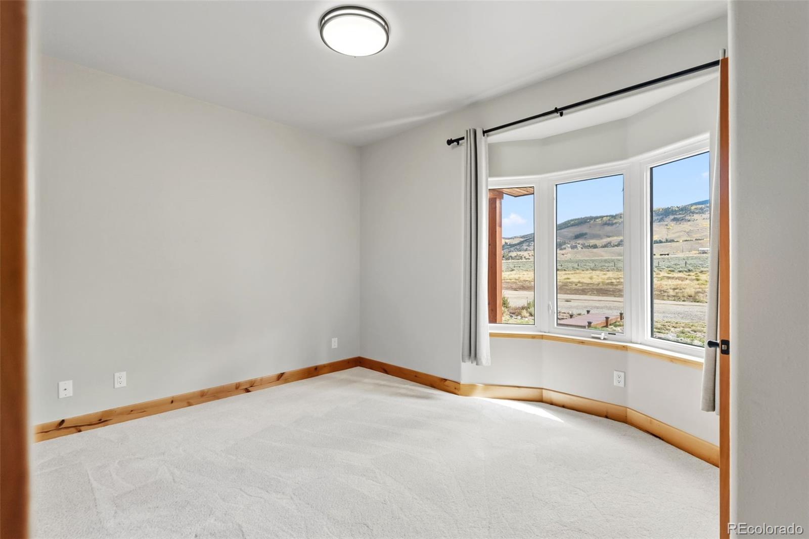 Silverthorne, Colorado, 80498, United States, 6 Bedrooms Bedrooms, ,4 BathroomsBathrooms,Residential,Active,1959532