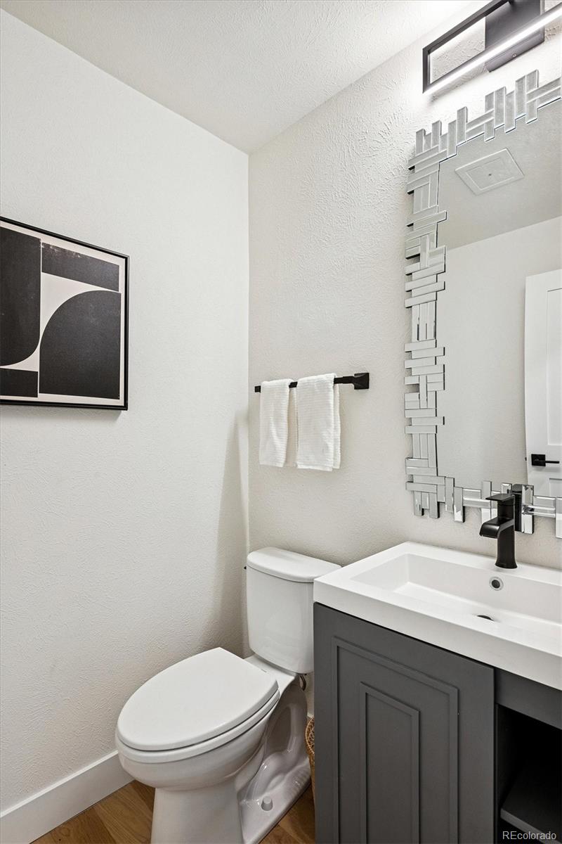 Denver, Colorado, 80237, United States, 5 Bedrooms Bedrooms, ,4 BathroomsBathrooms,Residential,Active,2008256