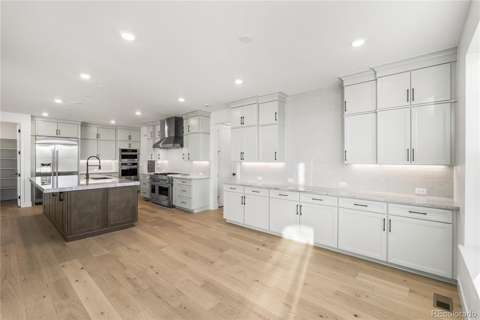 Castle Pines, Colorado, 80108, United States, 6 Bedrooms Bedrooms, ,6 BathroomsBathrooms,Residential,Active,1992297