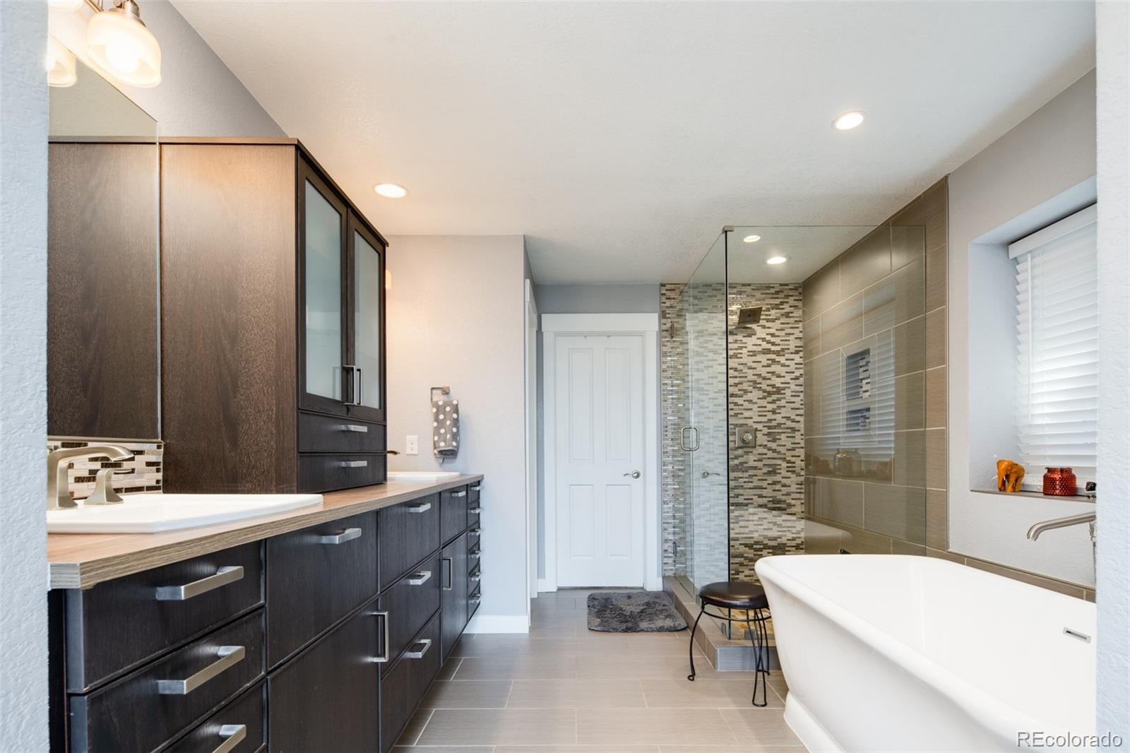 Castle Pines, Colorado, 80108, United States, 5 Bedrooms Bedrooms, ,5 BathroomsBathrooms,Residential,Active,2009383