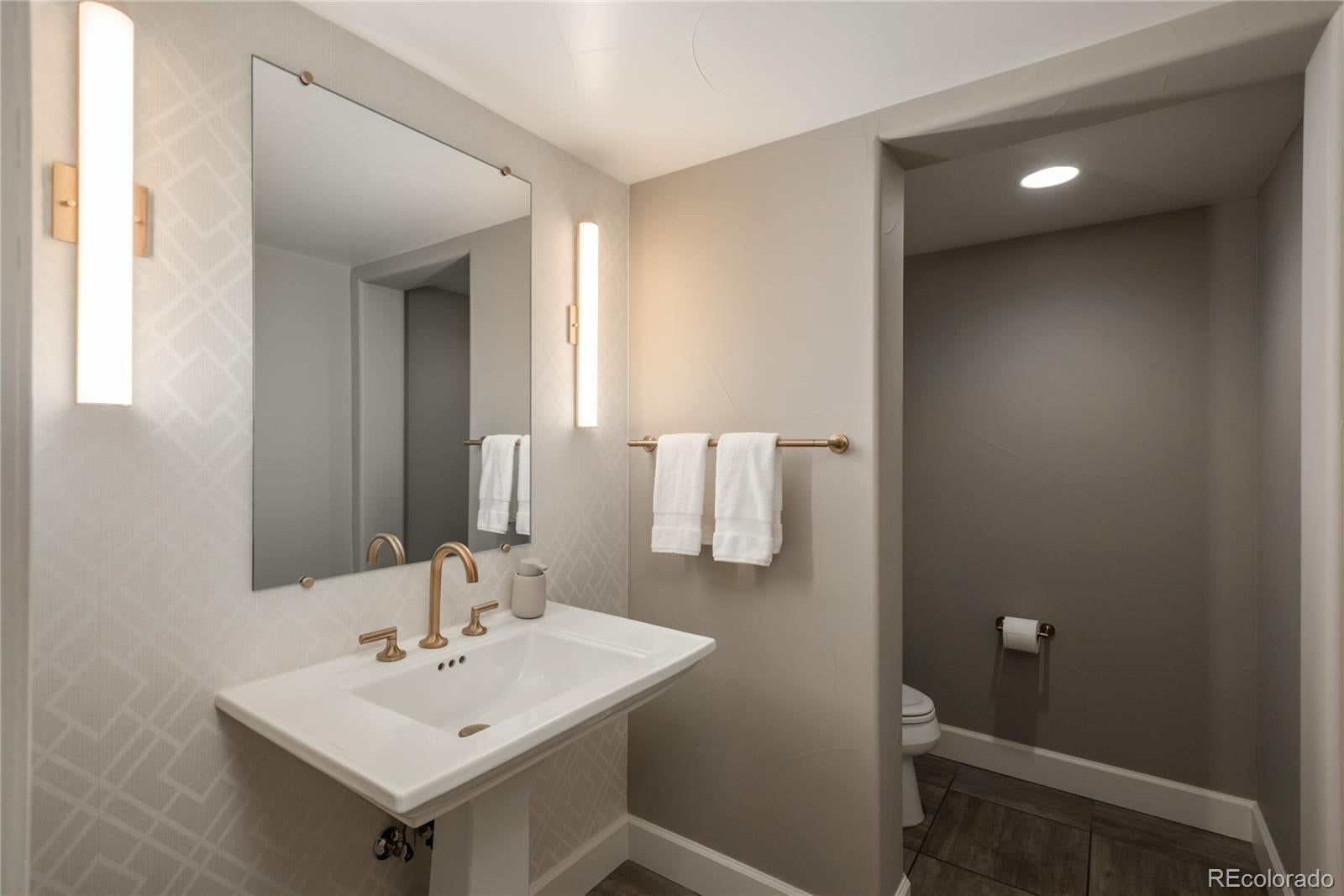 Highlands Ranch, Colorado, 80126, United States, 5 Bedrooms Bedrooms, ,7 BathroomsBathrooms,Residential,Active,2010899