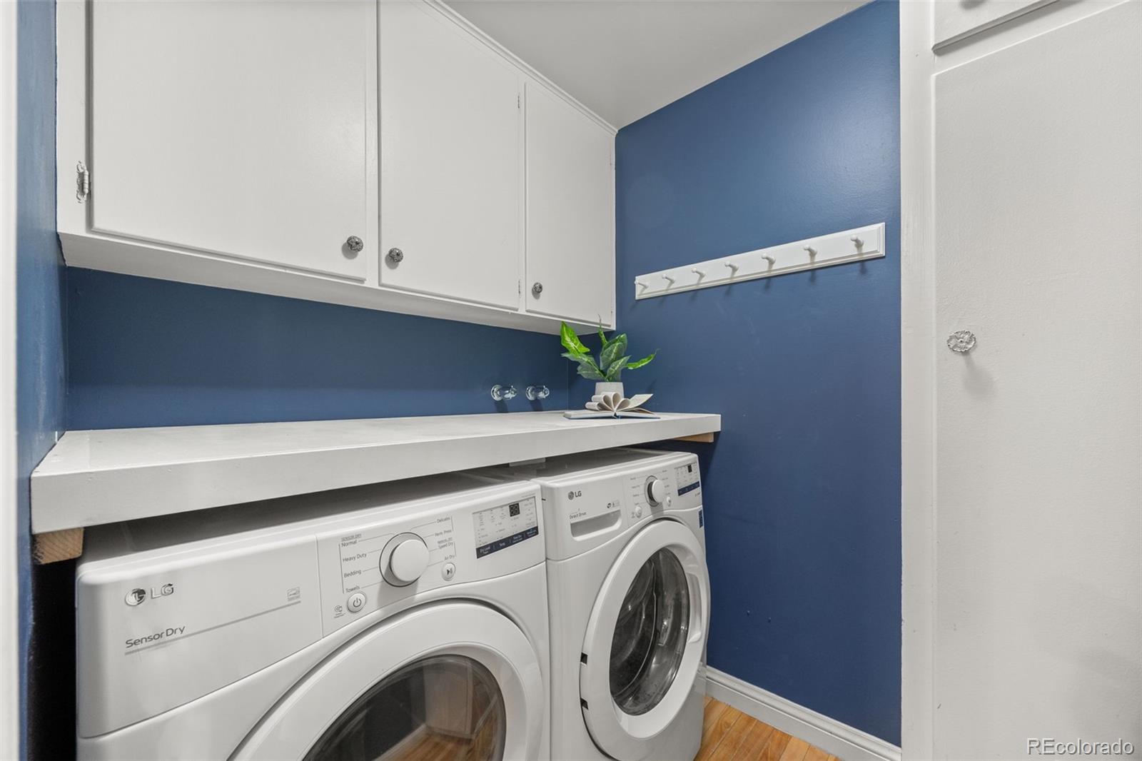 Englewood, Colorado, 80111, United States, 4 Bedrooms Bedrooms, ,3 BathroomsBathrooms,Residential,Active,1909660