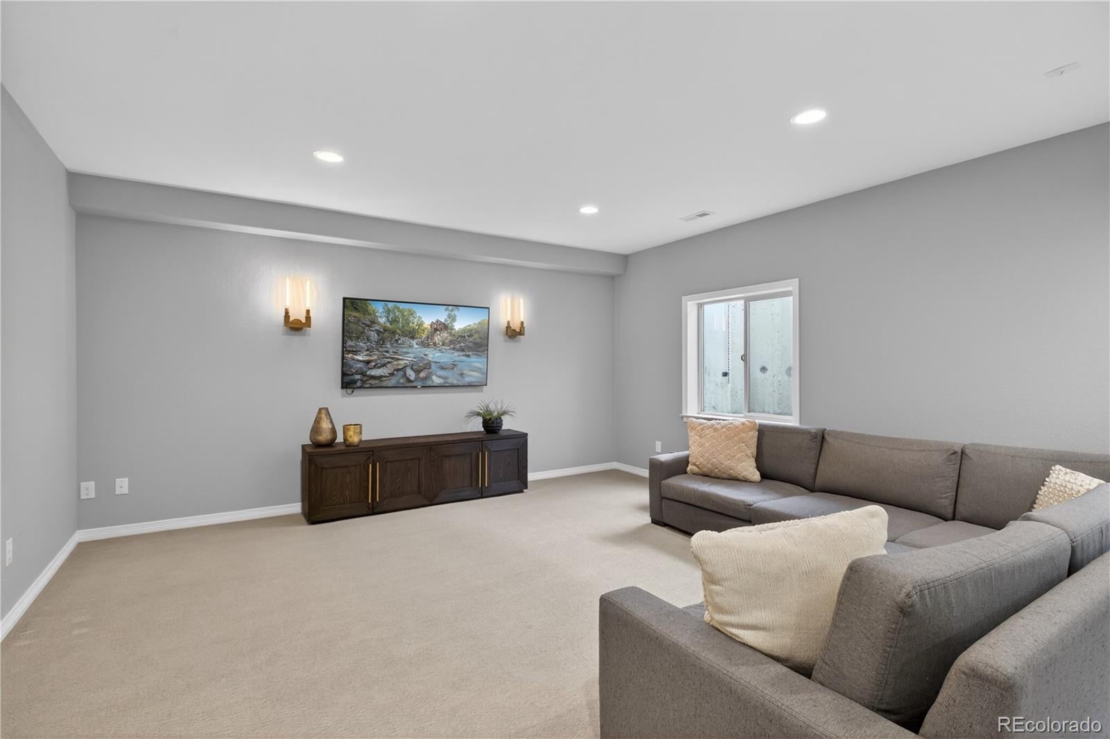 Highlands Ranch, Colorado, 80126, United States, 5 Bedrooms Bedrooms, ,5 BathroomsBathrooms,Residential,Active,2044598