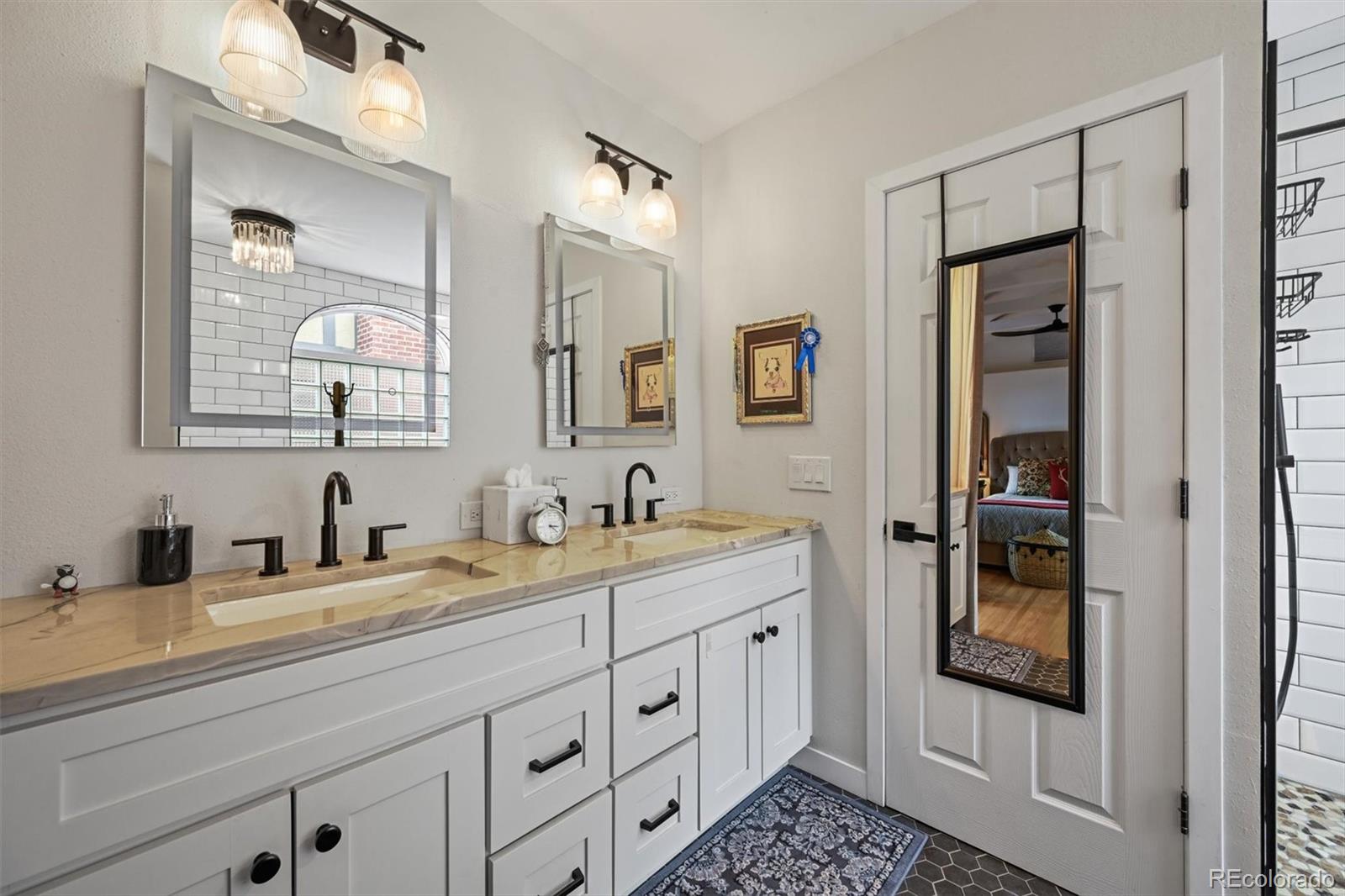 Denver, Colorado, 80210, United States, 3 Bedrooms Bedrooms, ,3 BathroomsBathrooms,Residential,Active,2045001