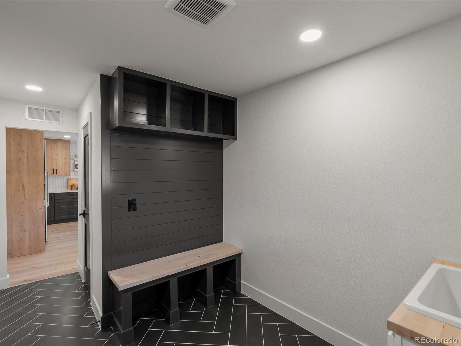 Greenwood Village, Colorado, 80111, United States, 5 Bedrooms Bedrooms, ,4 BathroomsBathrooms,Residential,Active,1952613