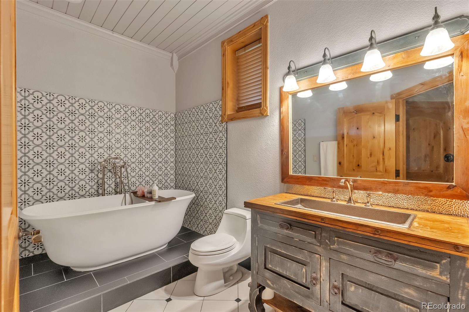 Larkspur, Colorado, 80118, United States, 4 Bedrooms Bedrooms, ,5 BathroomsBathrooms,Residential,Active,1841306