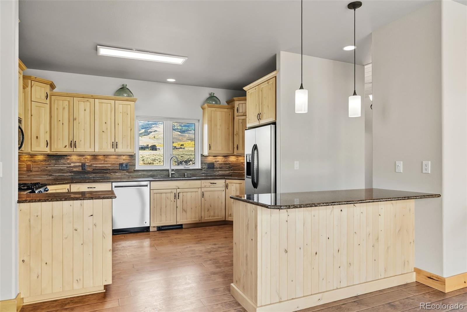 Silverthorne, Colorado, 80498, United States, 6 Bedrooms Bedrooms, ,4 BathroomsBathrooms,Residential,Active,1959532