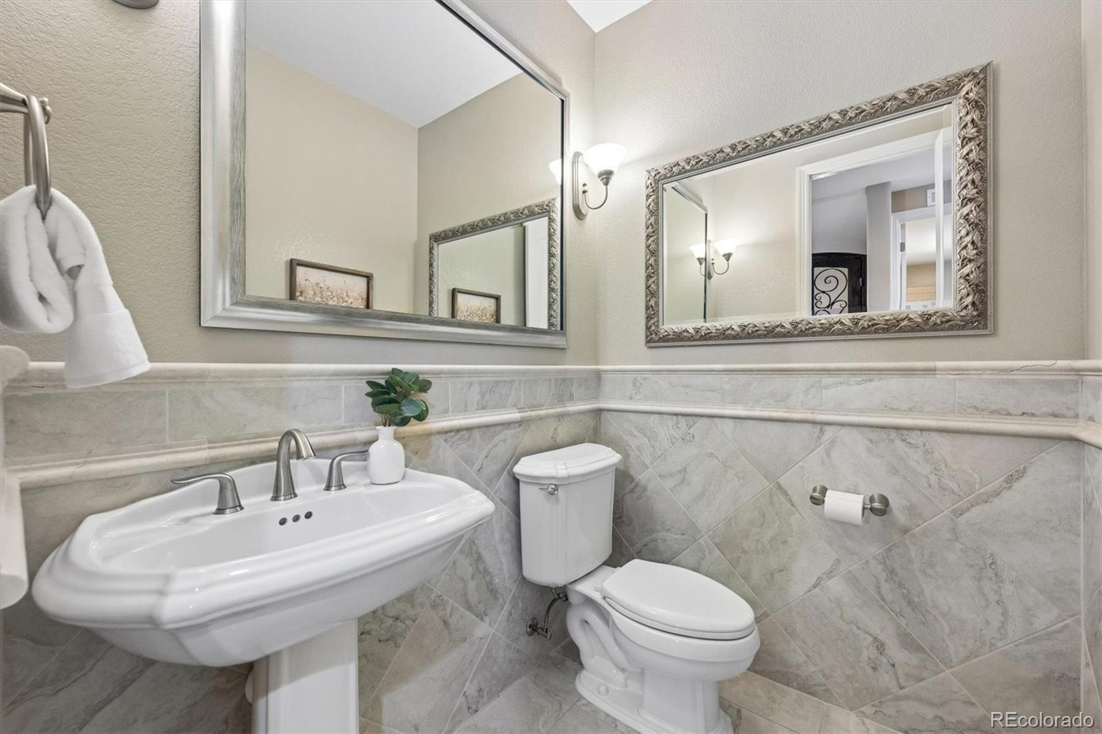 Spectacular, unobstructed panoramic mountain views from all three leve – image 24