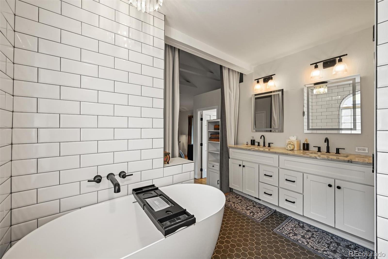 Denver, Colorado, 80210, United States, 3 Bedrooms Bedrooms, ,3 BathroomsBathrooms,Residential,Active,1892614