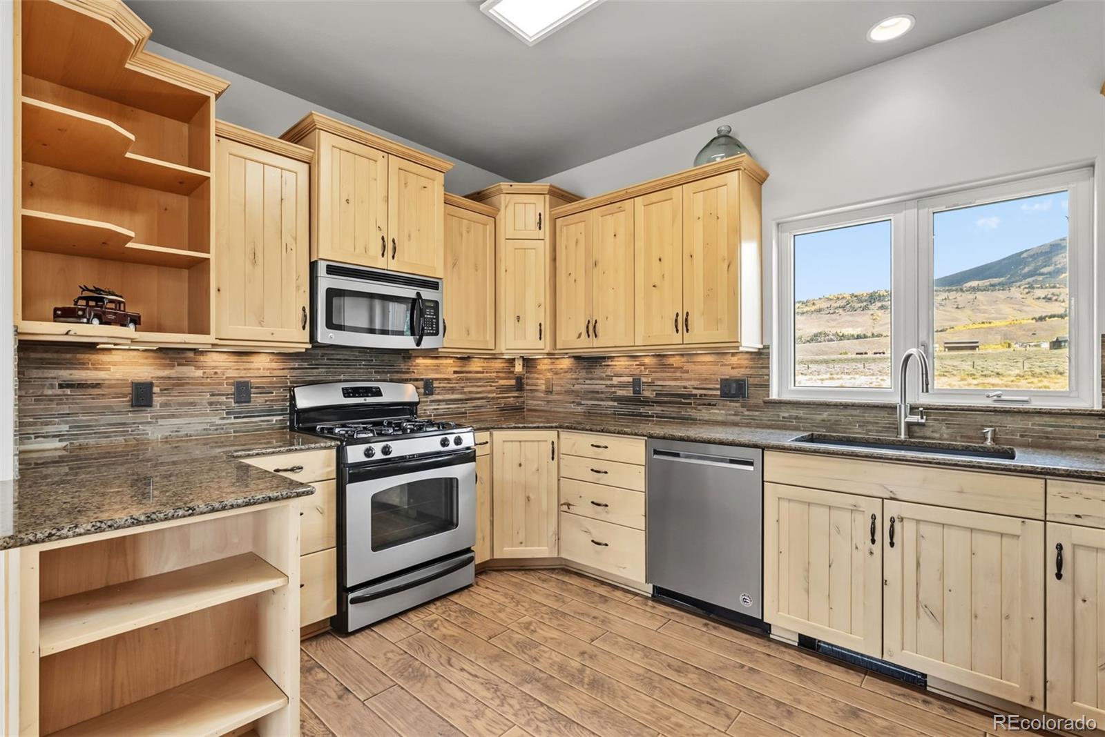 Silverthorne, Colorado, 80498, United States, 6 Bedrooms Bedrooms, ,4 BathroomsBathrooms,Residential,Active,1959532