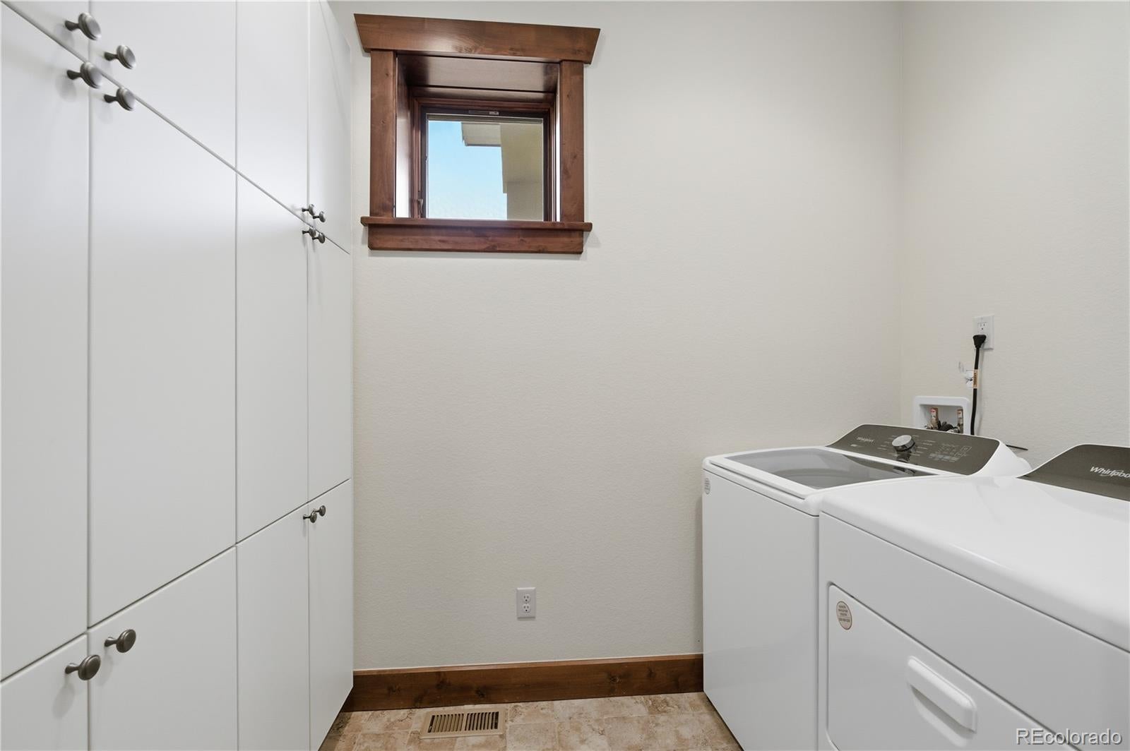 Castle Rock, Colorado, 80108, United States, 4 Bedrooms Bedrooms, ,5 BathroomsBathrooms,Residential,Active,2007242