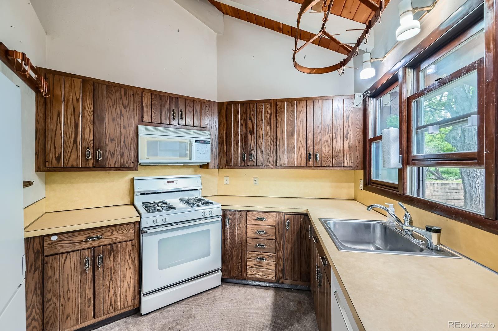 Boulder, Colorado, 80301, United States, 2 Bedrooms Bedrooms, ,3 BathroomsBathrooms,Residential,Contingent,1944018