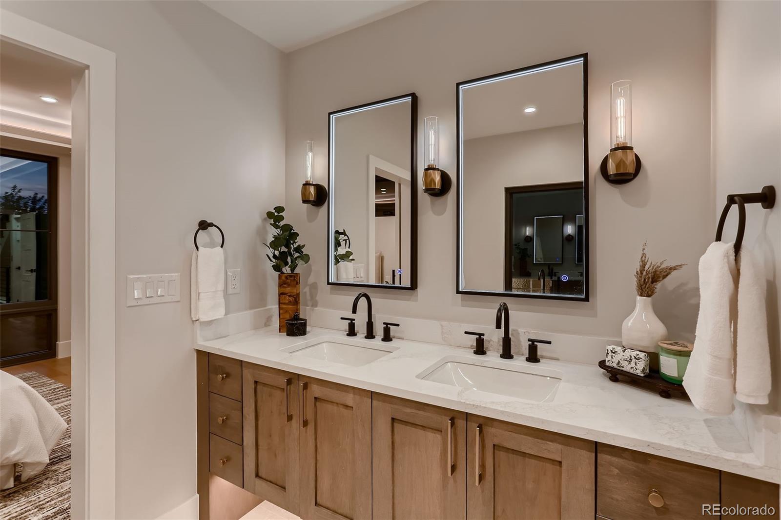 Denver, Colorado, 80206, United States, 4 Bedrooms Bedrooms, ,5 BathroomsBathrooms,Residential,Active,1900194