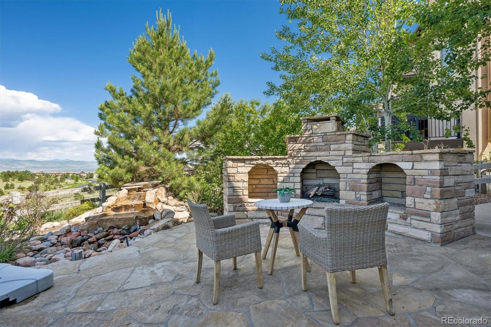 Spectacular, unobstructed panoramic mountain views from all three leve – image 39