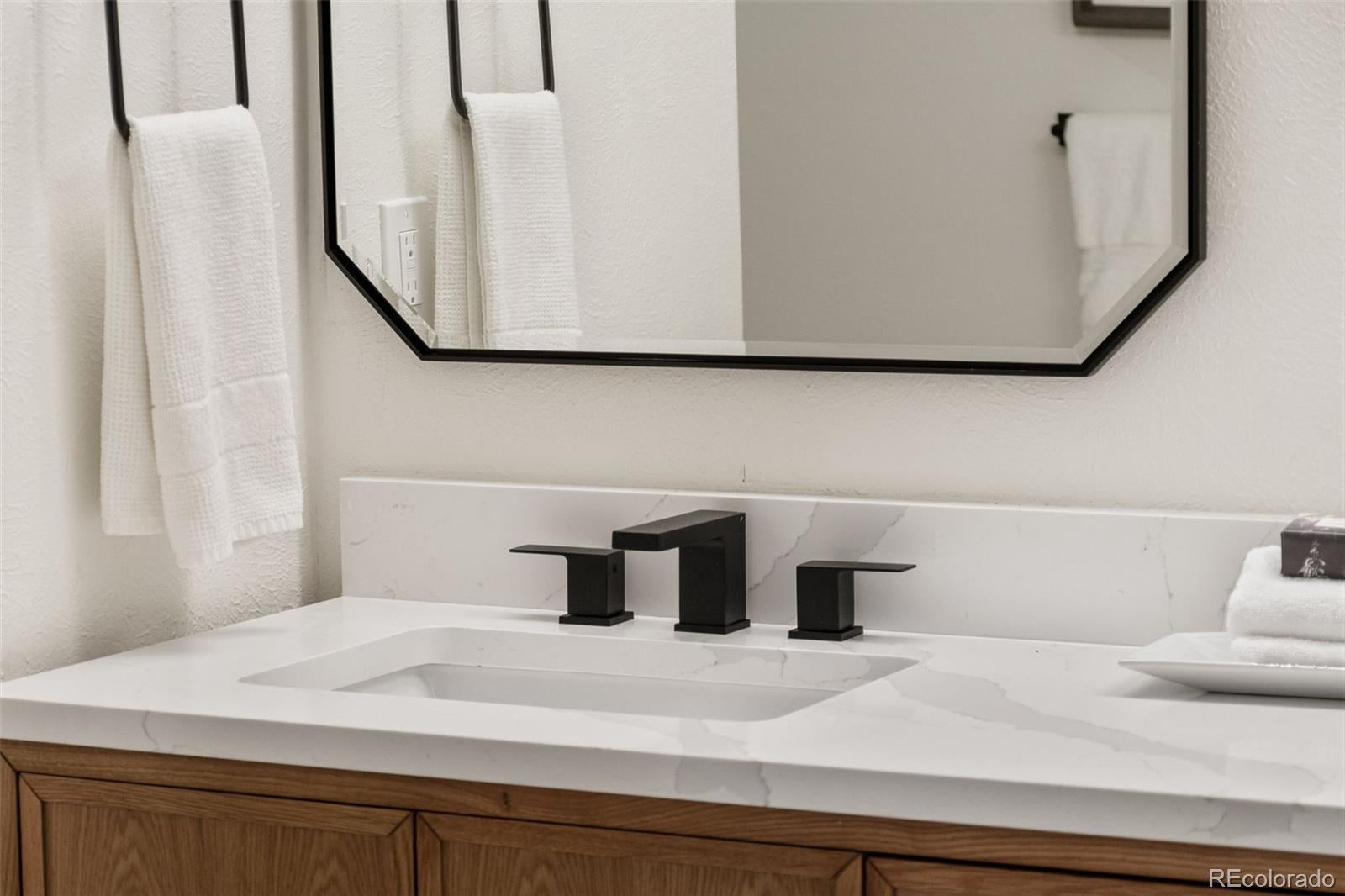 Denver, Colorado, 80237, United States, ,4 BathroomsBathrooms,Residential,Active,1894229