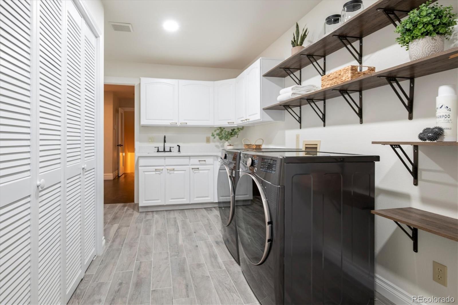 Highlands Ranch, Colorado, 80126, United States, 6 Bedrooms Bedrooms, ,5 BathroomsBathrooms,Residential,Active,1973294