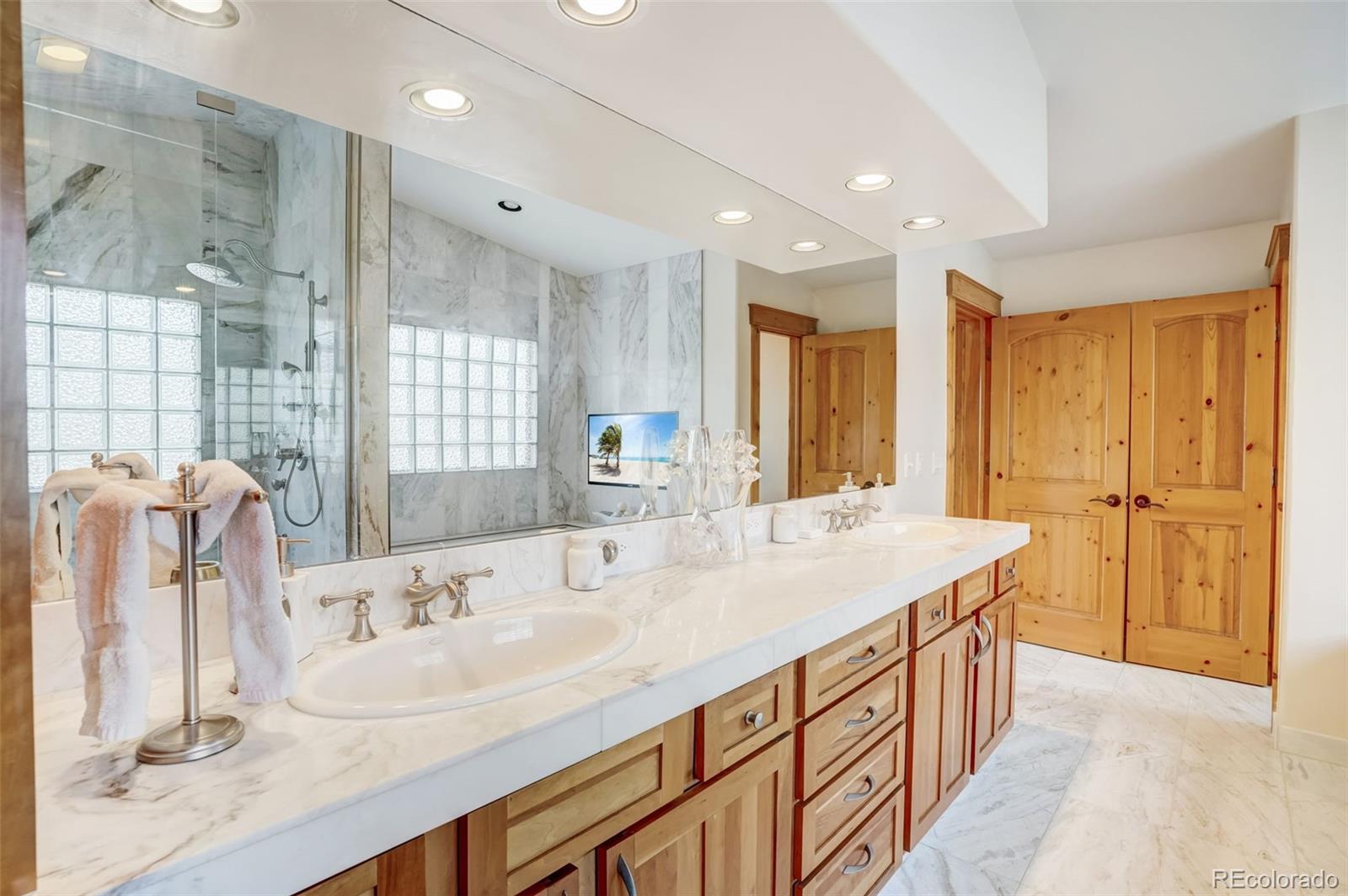 Dillon, Colorado, 80435, United States, ,Residential,Active,2007001