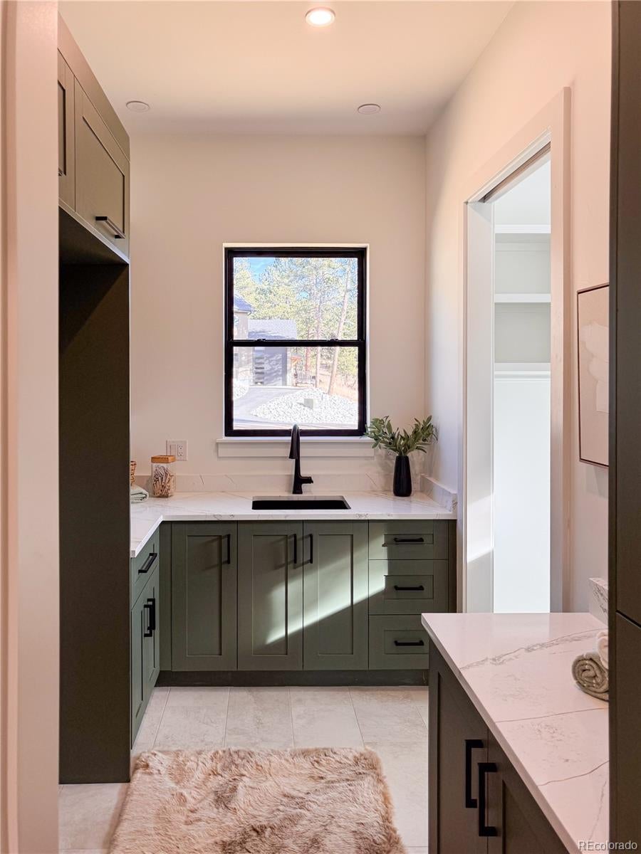 Evergreen, Colorado, 80439, United States, 5 Bedrooms Bedrooms, ,6 BathroomsBathrooms,Residential,Active,2008684