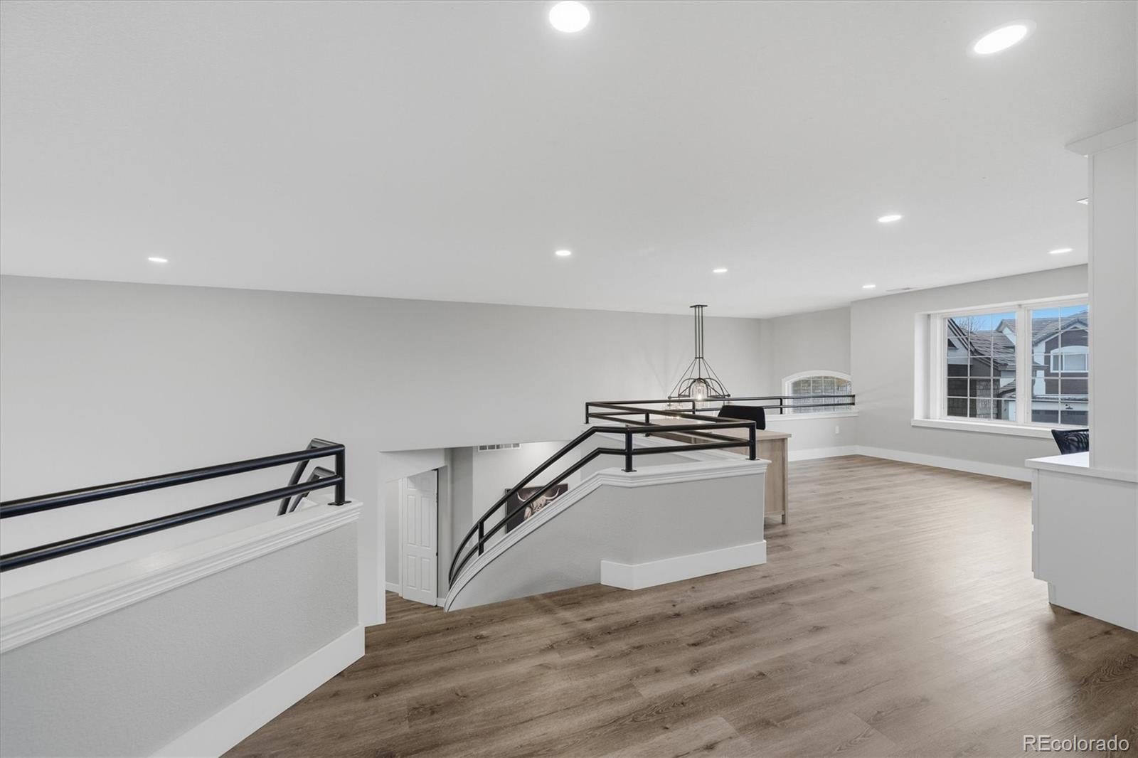 Littleton, Colorado, 80123, United States, 5 Bedrooms Bedrooms, ,6 BathroomsBathrooms,Residential,Active,2012465