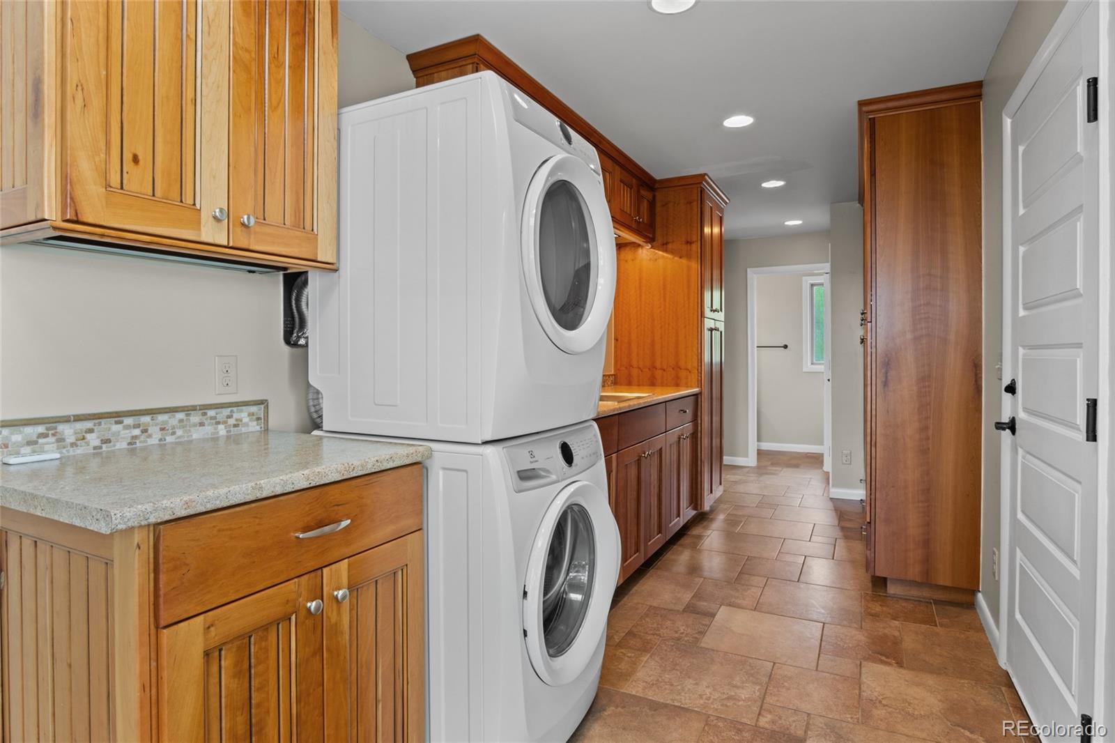Castle Rock, Colorado, 80108, United States, 4 Bedrooms Bedrooms, ,3 BathroomsBathrooms,Residential,Active,1904153