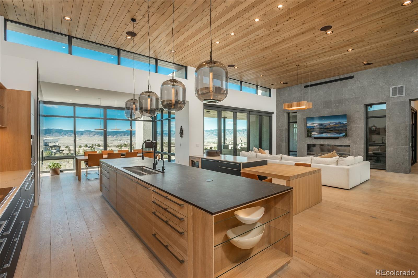 Highlands Ranch, Colorado, 80126, United States, 4 Bedrooms Bedrooms, ,7 BathroomsBathrooms,Residential,Active,2045709