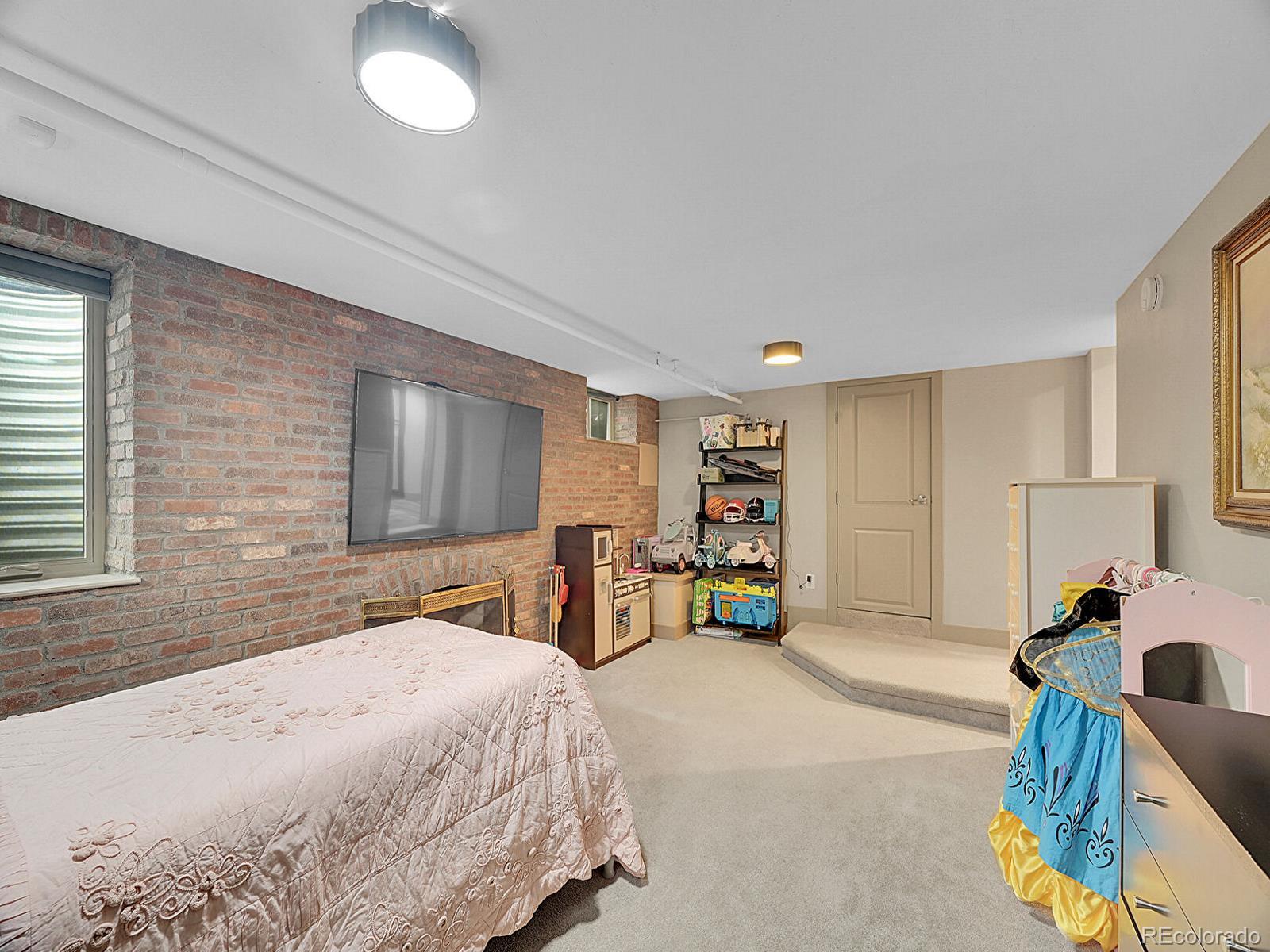 Denver, Colorado, 80212, United States, 4 Bedrooms Bedrooms, ,3 BathroomsBathrooms,Residential,Active,1946316