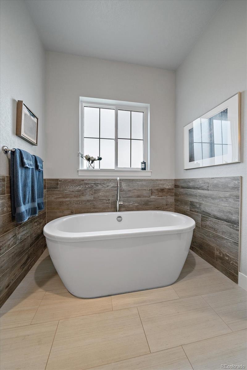 Franktown, Colorado, 80116, United States, 5 Bedrooms Bedrooms, ,6 BathroomsBathrooms,Residential,Active,1811101