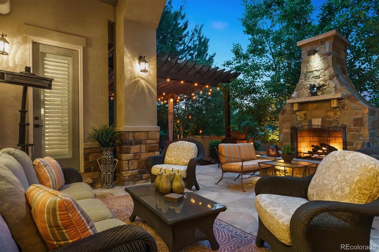 Littleton, Colorado, 80123, United States, 3 Bedrooms Bedrooms, ,4 BathroomsBathrooms,Residential,Active,1905081