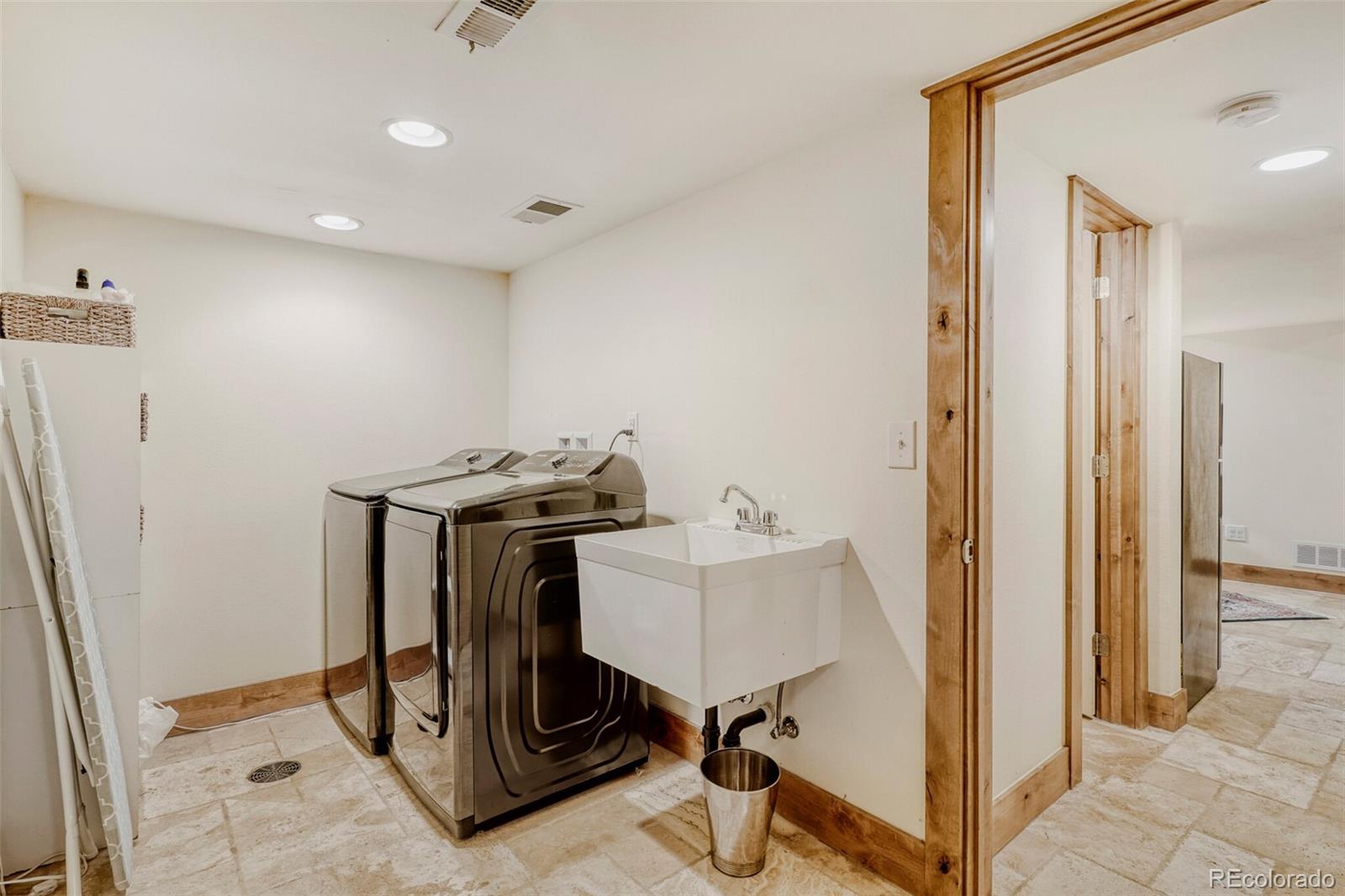 Denver, Colorado, 80210, United States, 4 Bedrooms Bedrooms, ,3 BathroomsBathrooms,Residential,Active,2017495