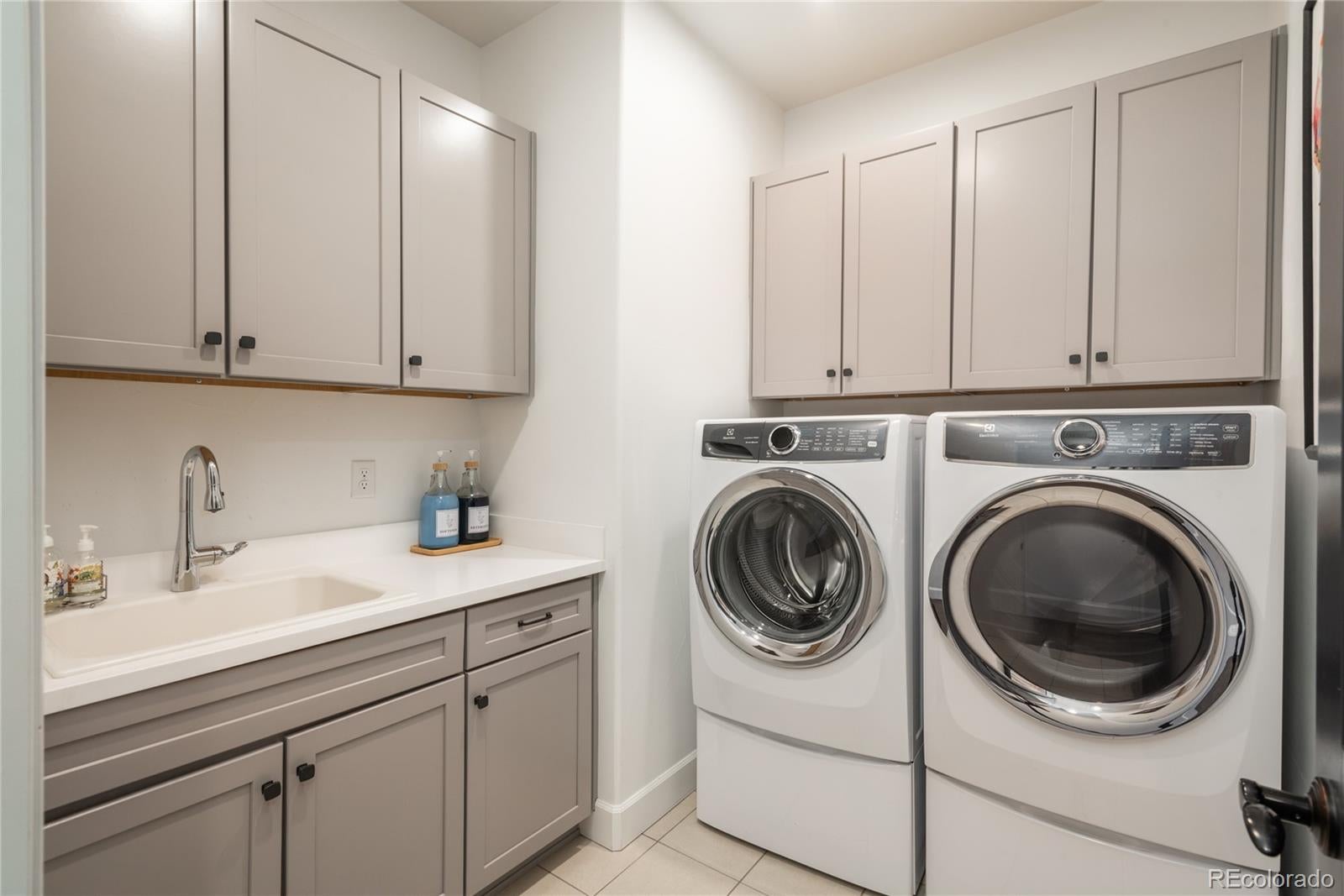 Highlands Ranch, Colorado, 80126, United States, 6 Bedrooms Bedrooms, ,5 BathroomsBathrooms,Residential,Active,2010901