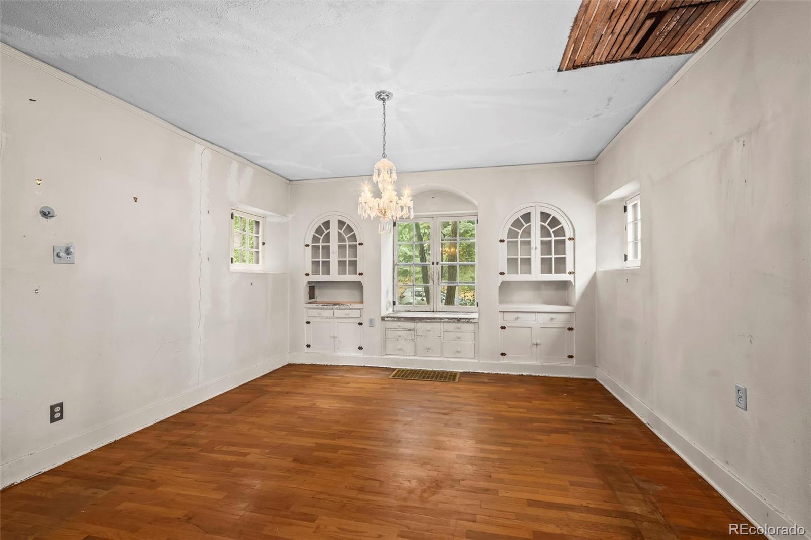 Boulder, Colorado, 80302, United States, 4 Bedrooms Bedrooms, ,3 BathroomsBathrooms,Residential,Contingent,1944085