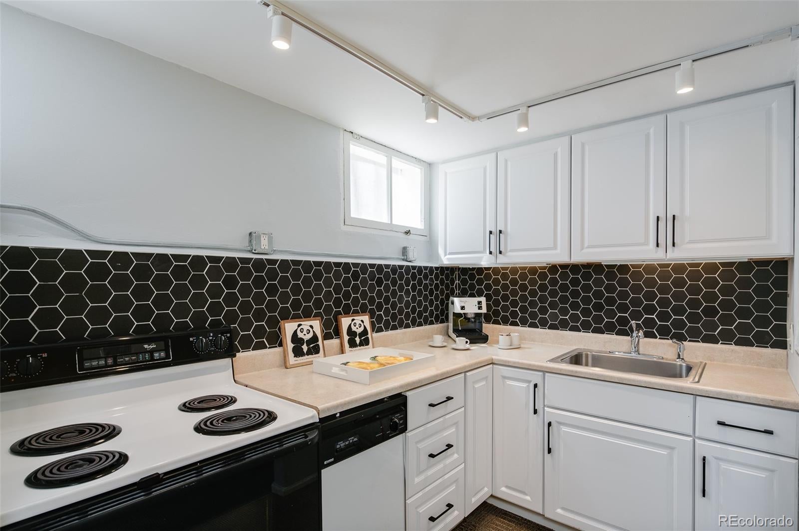 Denver, Colorado, 80206, United States, 6 Bedrooms Bedrooms, ,3 BathroomsBathrooms,Residential,Active,1798154