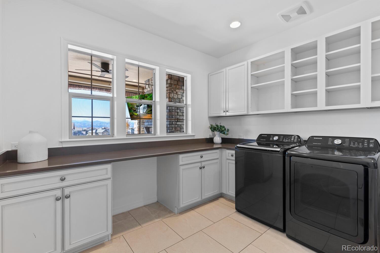 Highlands Ranch, Colorado, 80126, United States, 4 Bedrooms Bedrooms, ,5 BathroomsBathrooms,Residential,Active,1988429