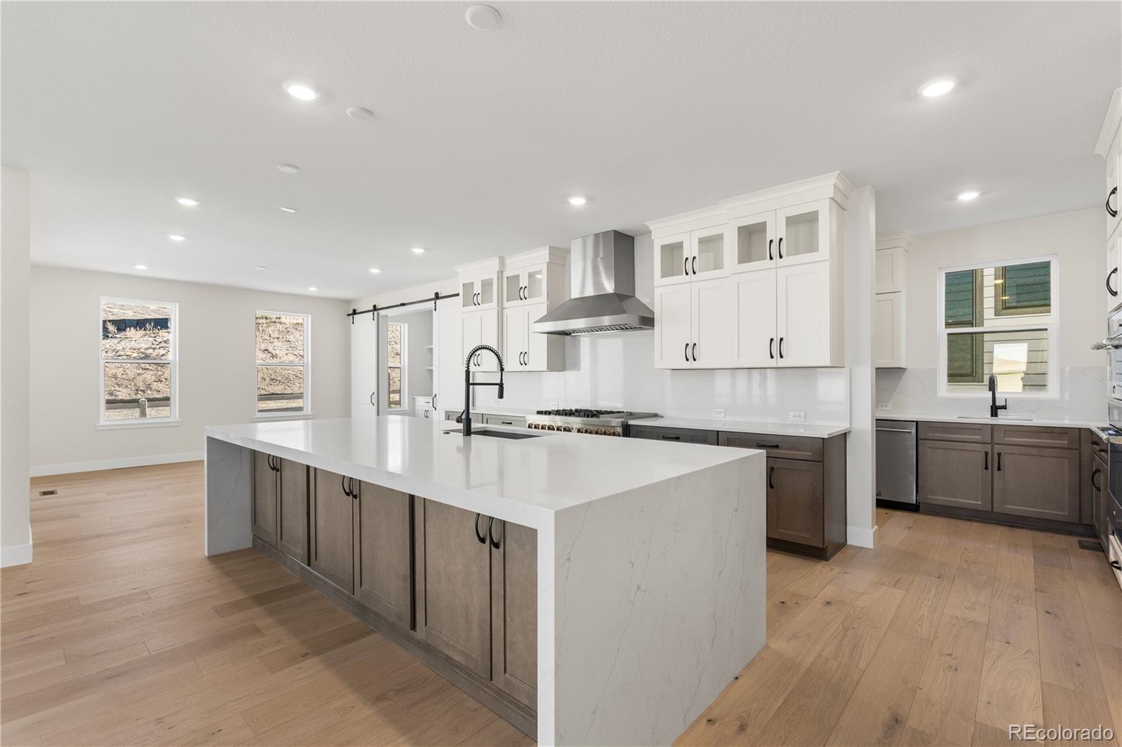 Lone Tree, Colorado, 80134, United States, 6 Bedrooms Bedrooms, ,7 BathroomsBathrooms,Residential,Active,1952989