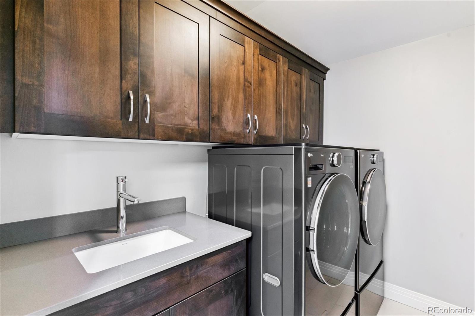 Denver, Colorado, 80205, United States, 4 Bedrooms Bedrooms, ,4 BathroomsBathrooms,Residential,Active,1905128