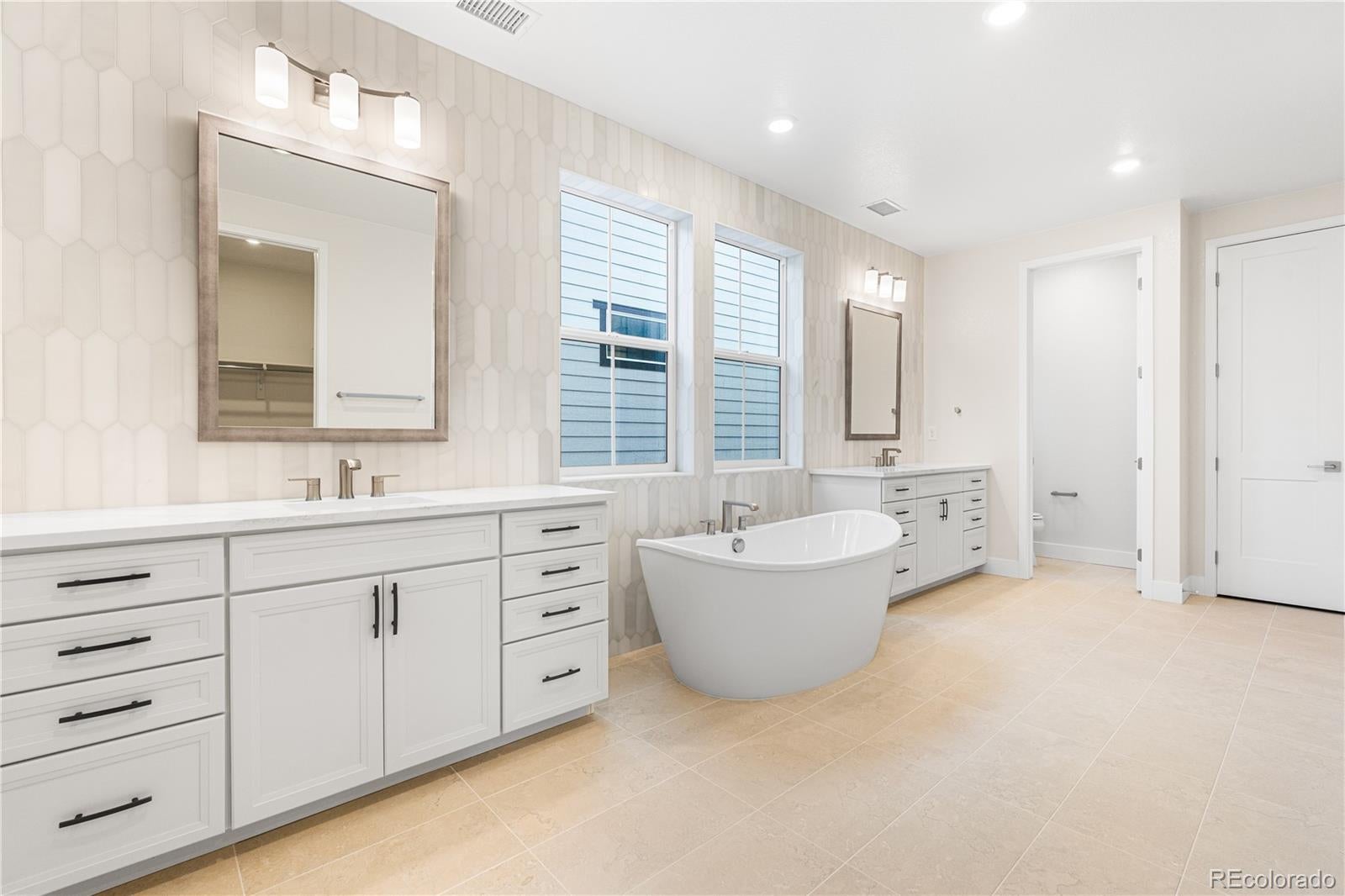 Castle Pines, Colorado, 80108, United States, 7 Bedrooms Bedrooms, ,8 BathroomsBathrooms,Residential,Active,1992239