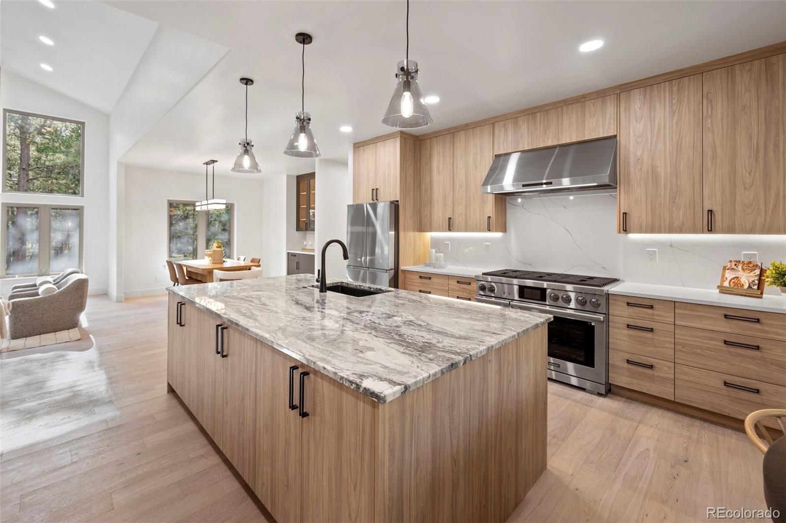 Colorado Springs, Colorado, 80908, United States, 4 Bedrooms Bedrooms, ,5 BathroomsBathrooms,Residential,Active,1999177